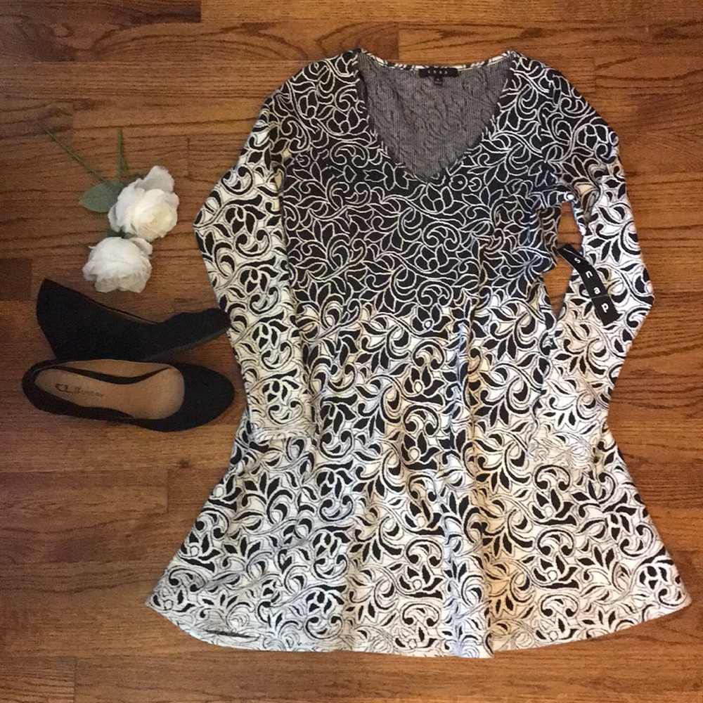 ❗️SOLD❗️Black & White Dress